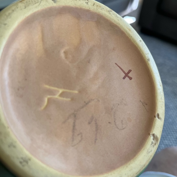 Weller Wild Rose Vase Vintage Pottery Collectable 1930's muted colors - Picture 12 of 12